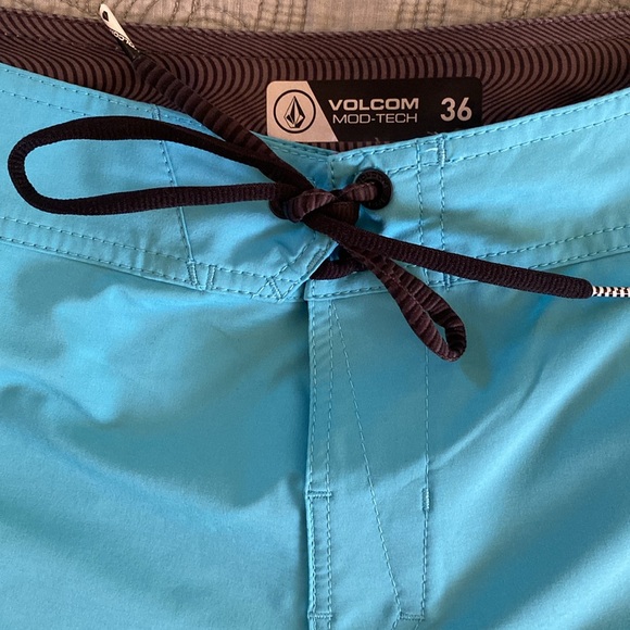 Volcom Mod-tech Board Shorts - Picture 2 of 6